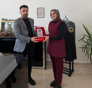 tesekkur-plaketi-takdimi